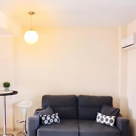 Cozy In Denia, 40 M² With Shared Pool アパート